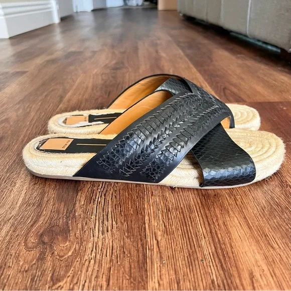 Black Dolce Vita Slides - 11 - EUC - Picture 3 of 6